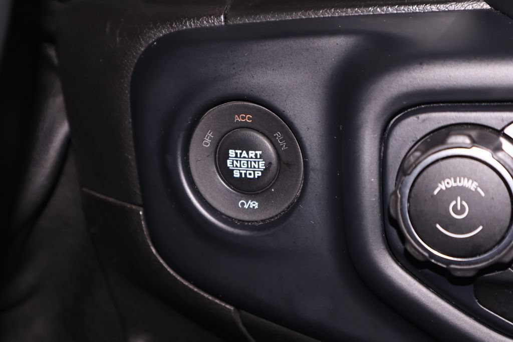 Used 2019 Jeep Wrangler Unlimited Sahara w/ Uconnect 4C Nav & Sound Group AWD/4WD image 23