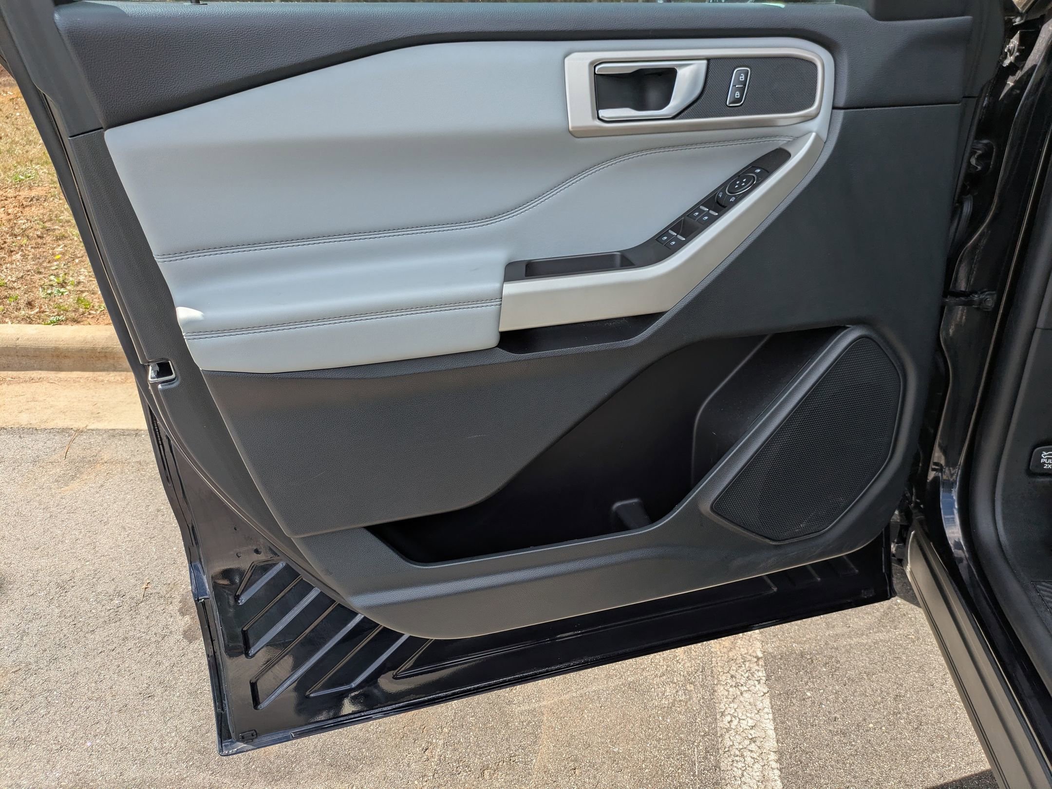 Certified 2024 Ford Explorer XLT w/ Equipment Group 202A image 10