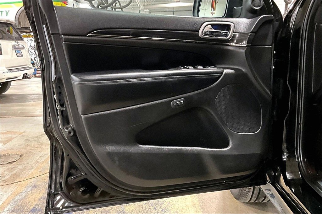 Used 2020 Jeep Grand Cherokee Limited X image 22