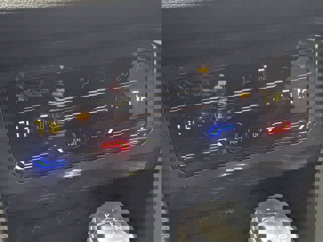 Used 2024 Volkswagen Tiguan SE R-Line image 23