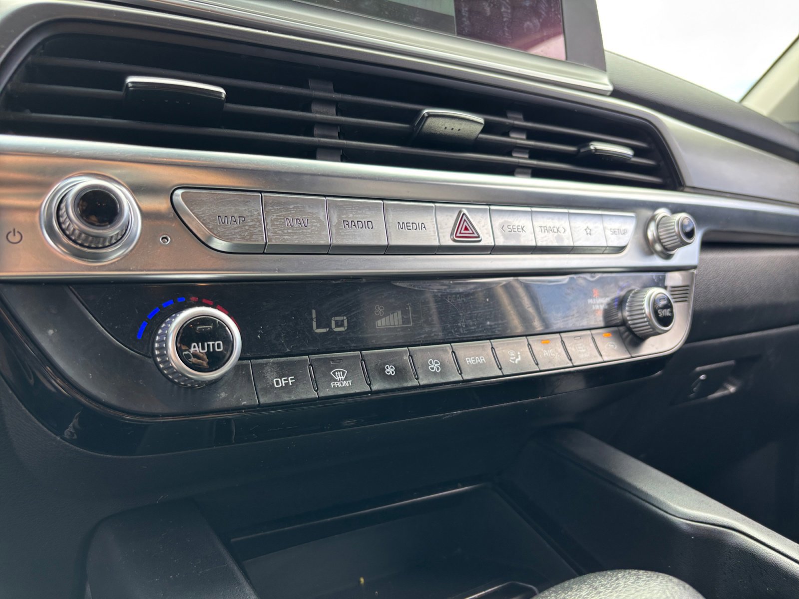 Used 2022 Kia Telluride LX image 31