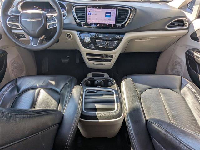 Used 2022 Chrysler Pacifica Touring-L image 16
