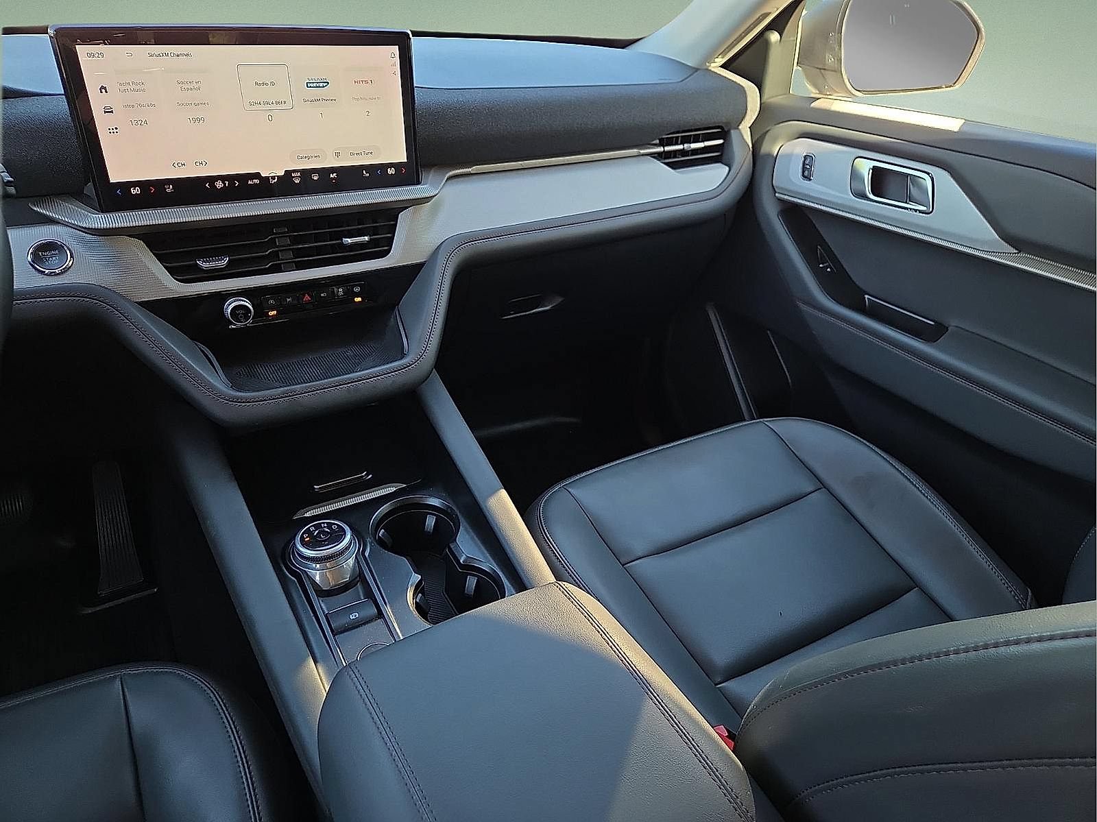 Certified 2025 Ford Explorer Active w/ Active Comfort Package RWD image 13