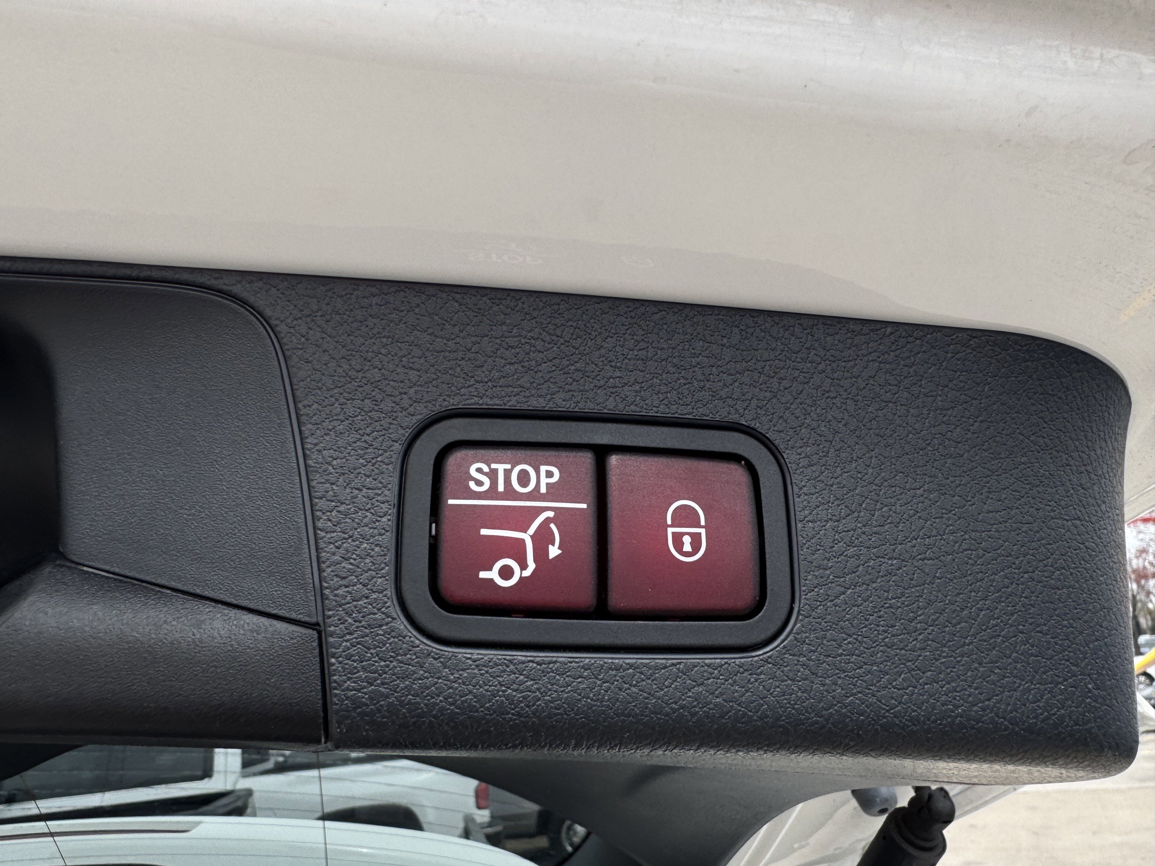 Used 2023 Mercedes-Benz GLB 250 image 12