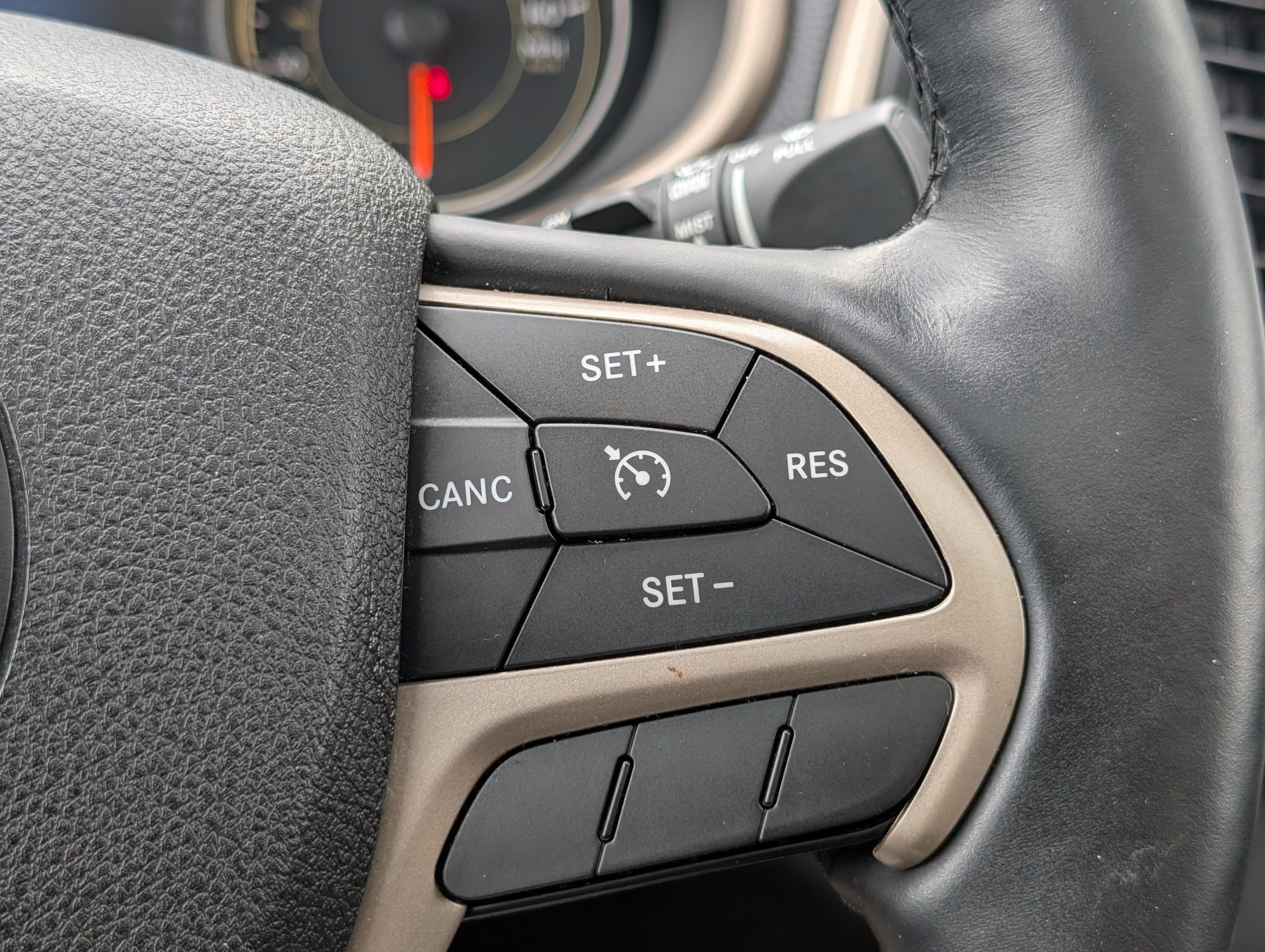 Used 2017 Jeep Cherokee Limited AWD/4WD image 25