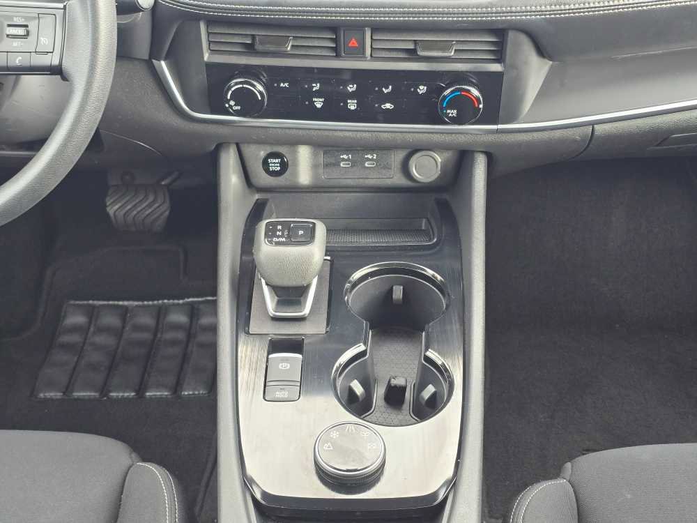 Used 2024 Nissan Rogue S image 13