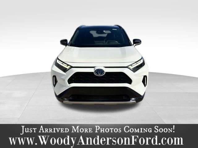 Used 2022 Toyota RAV4 XSE AWD/4WD image 4