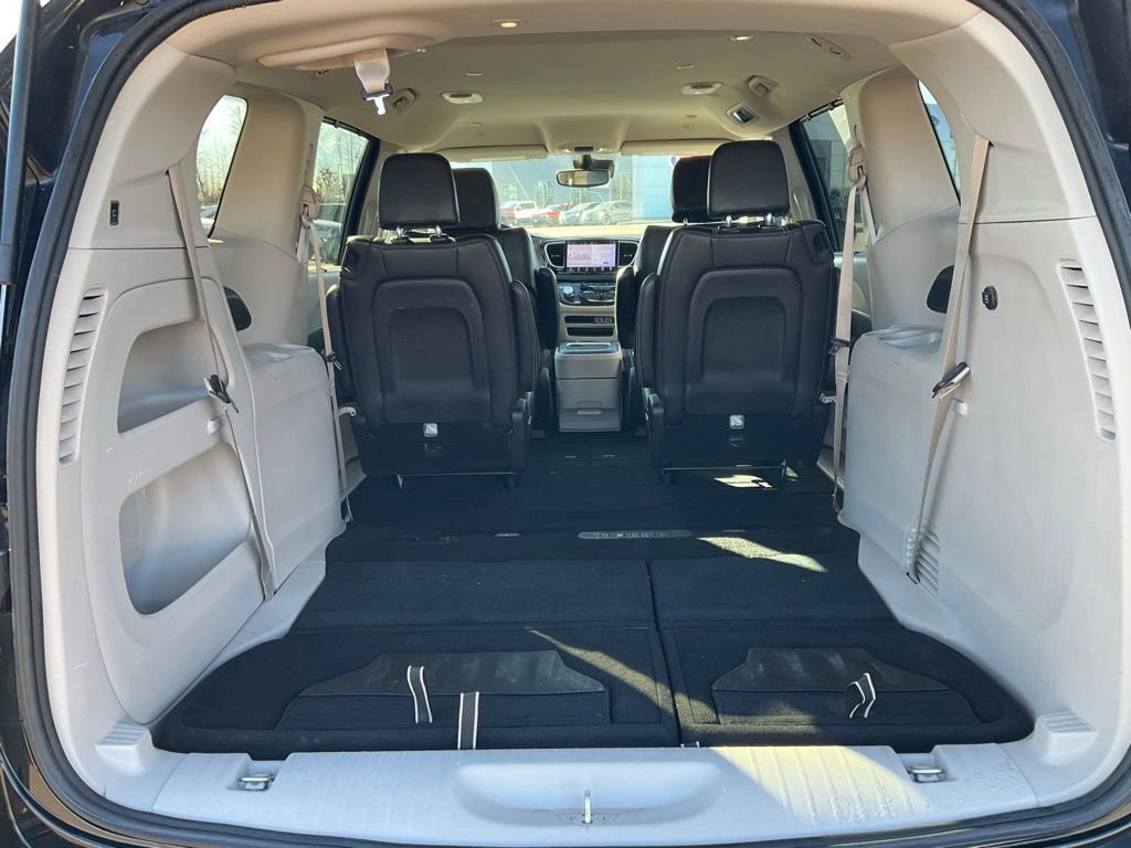Used 2024 Chrysler Pacifica Touring-L image 35