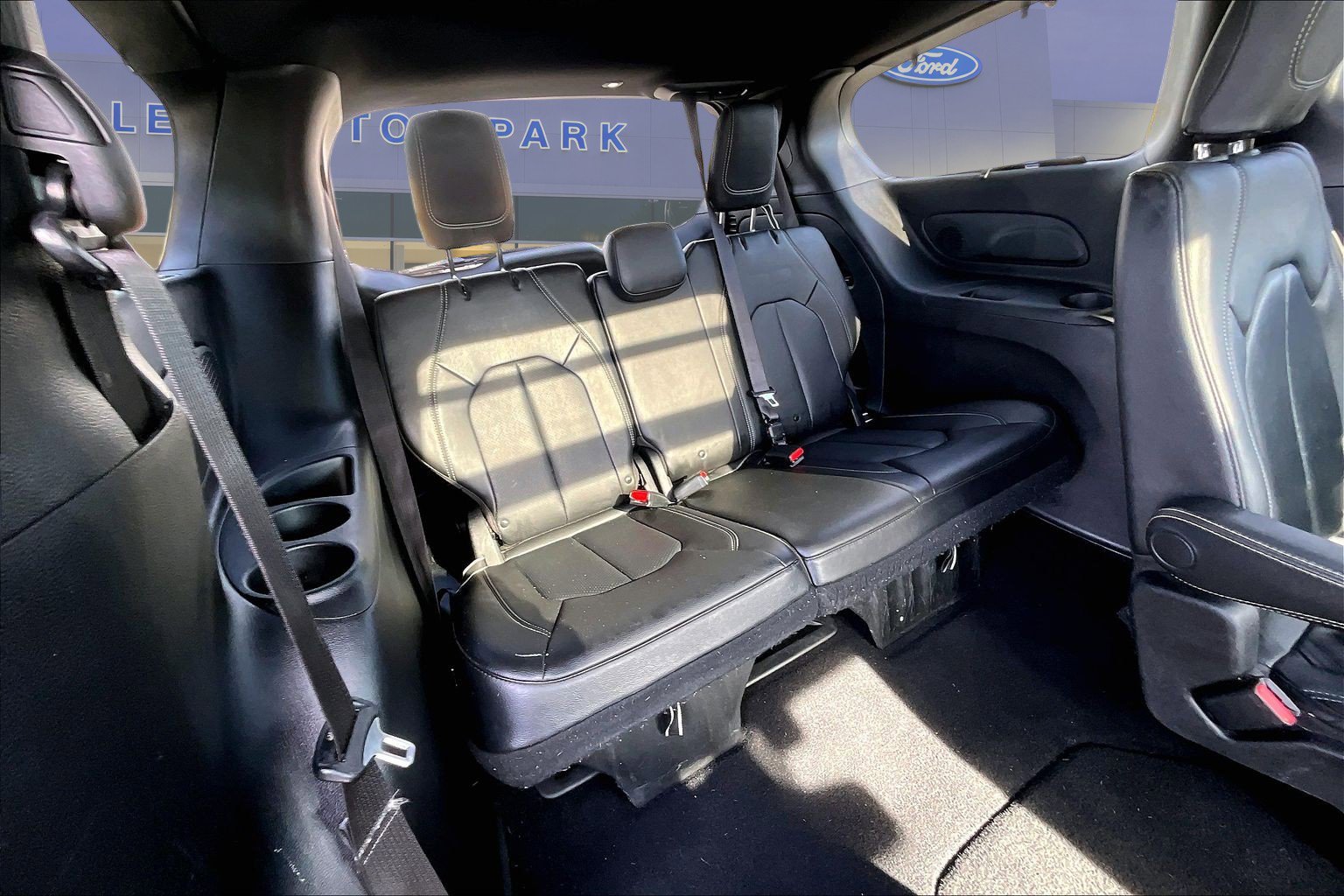 Used 2019 Chrysler Pacifica Touring-L Plus w/ Advanced Safetytec Group FWD image 26