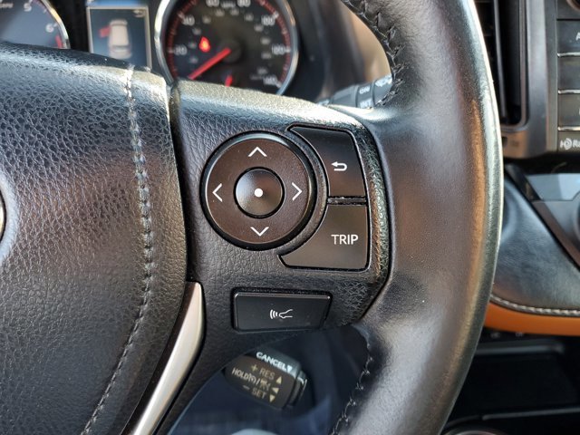 Used 2018 Toyota RAV4 SE image 23