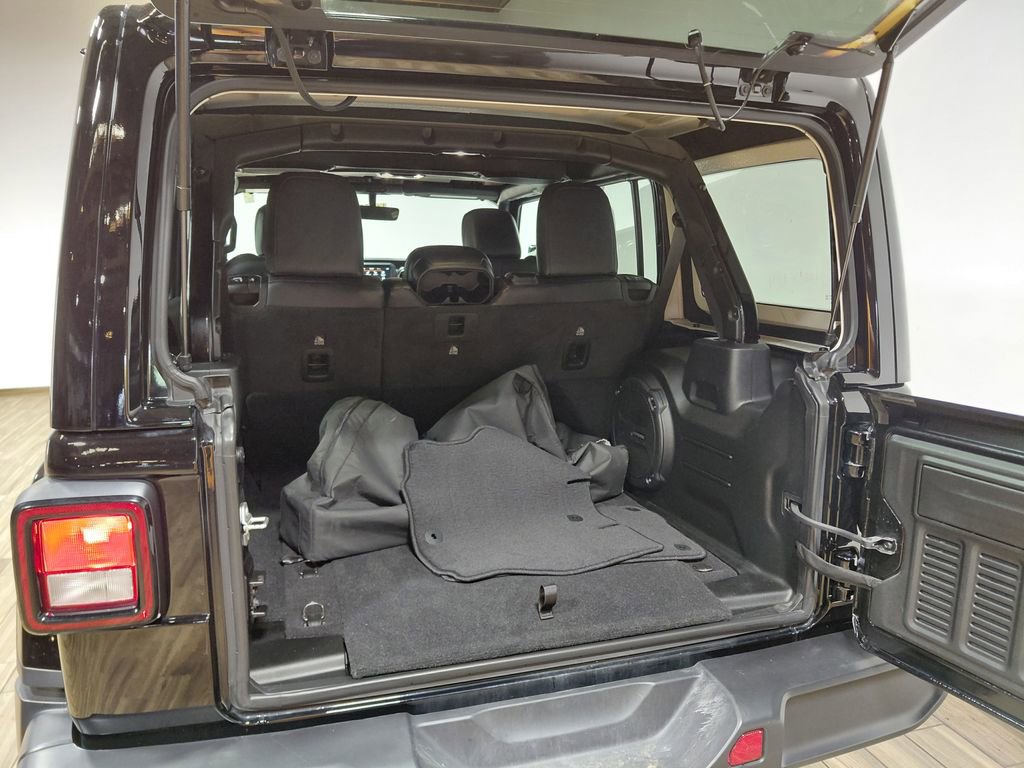 Used 2023 Jeep Wrangler Unlimited Sahara AWD/4WD image 49