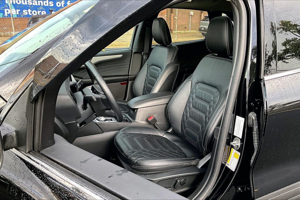 Certified 2024 Ford Escape Platinum w/ Premium Technology Package AWD/4WD image 24