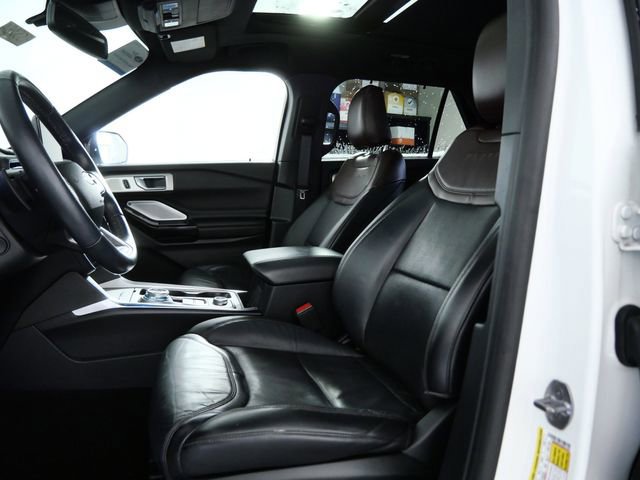 Certified 2021 Ford Explorer Platinum w/ Equipment Group 601A image 17