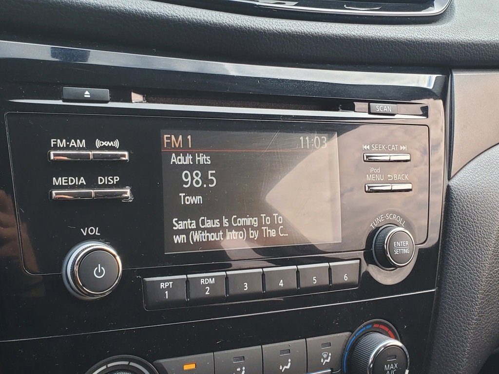 Used 2017 Nissan Rogue Sport S w/ S Appearance Package image 21