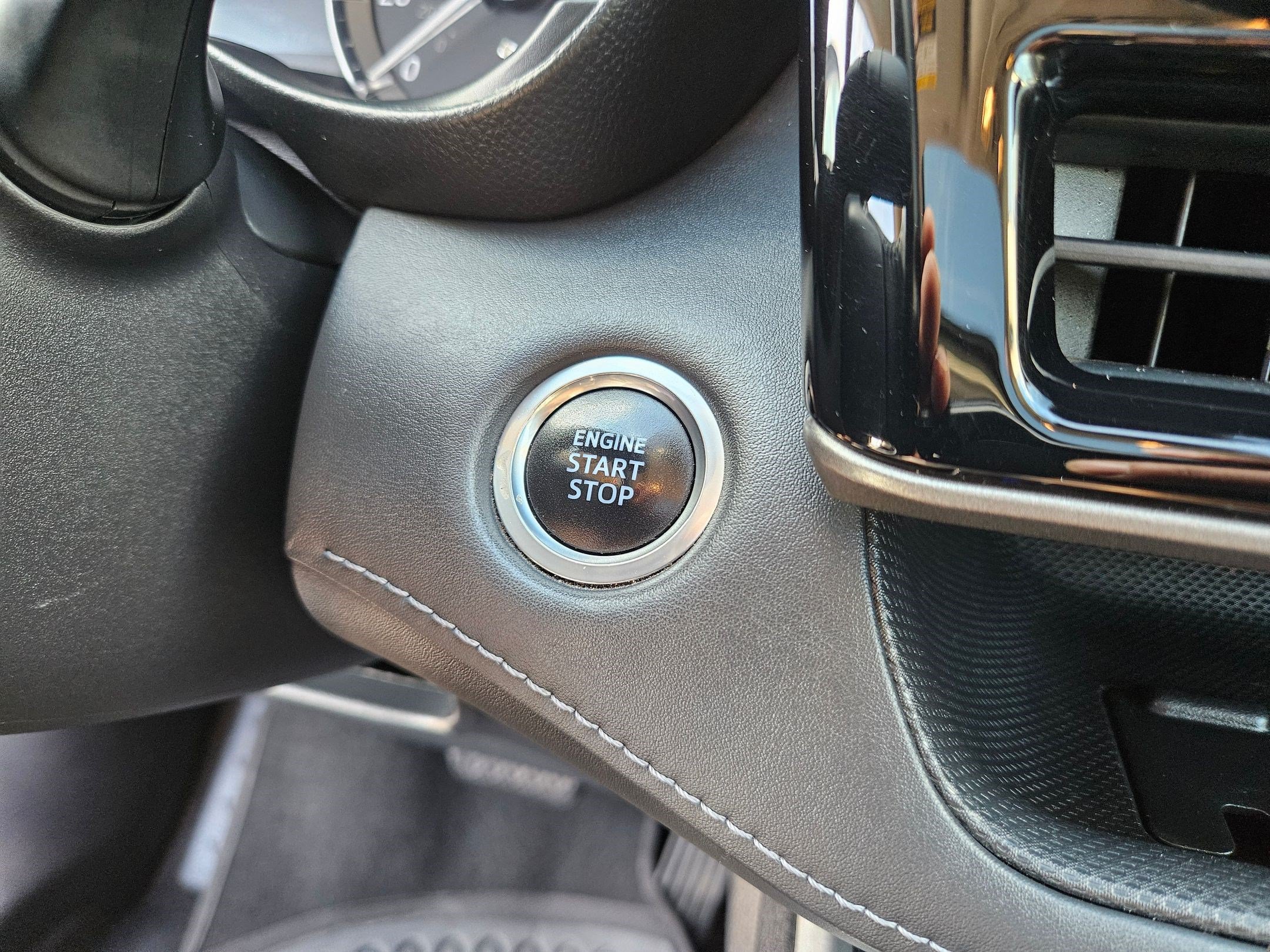 Used 2020 Toyota Highlander XLE AWD/4WD image 31