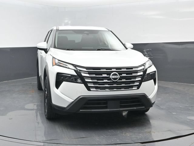 Used 2025 Nissan Rogue SV AWD/4WD image 2