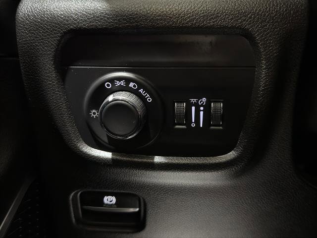 Used 2021 Jeep Grand Cherokee L Laredo w/ Luxury Tech Group I image 16