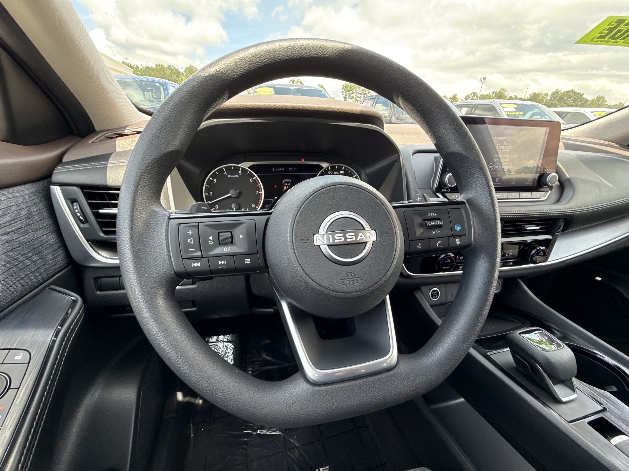 Used 2023 Nissan Rogue SV AWD/4WD image 14