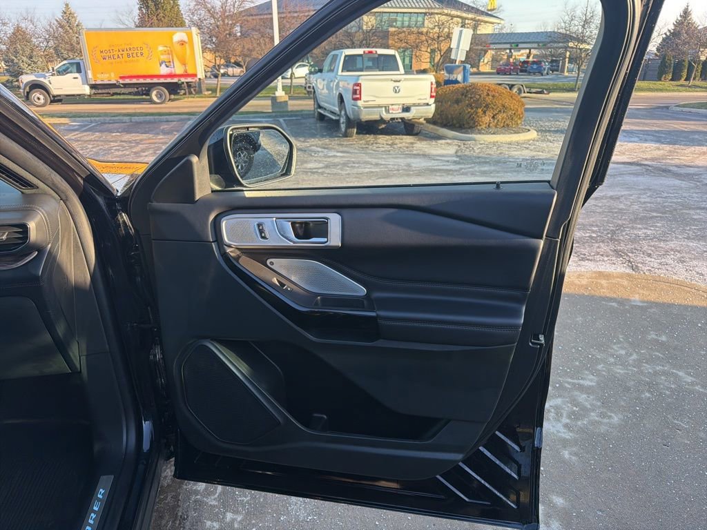 Certified 2023 Ford Explorer Platinum w/ Technology Package image 30