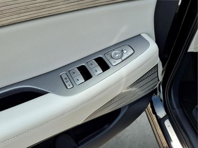 Used 2022 Hyundai Palisade Limited w/ Winter Package AWD/4WD image 18