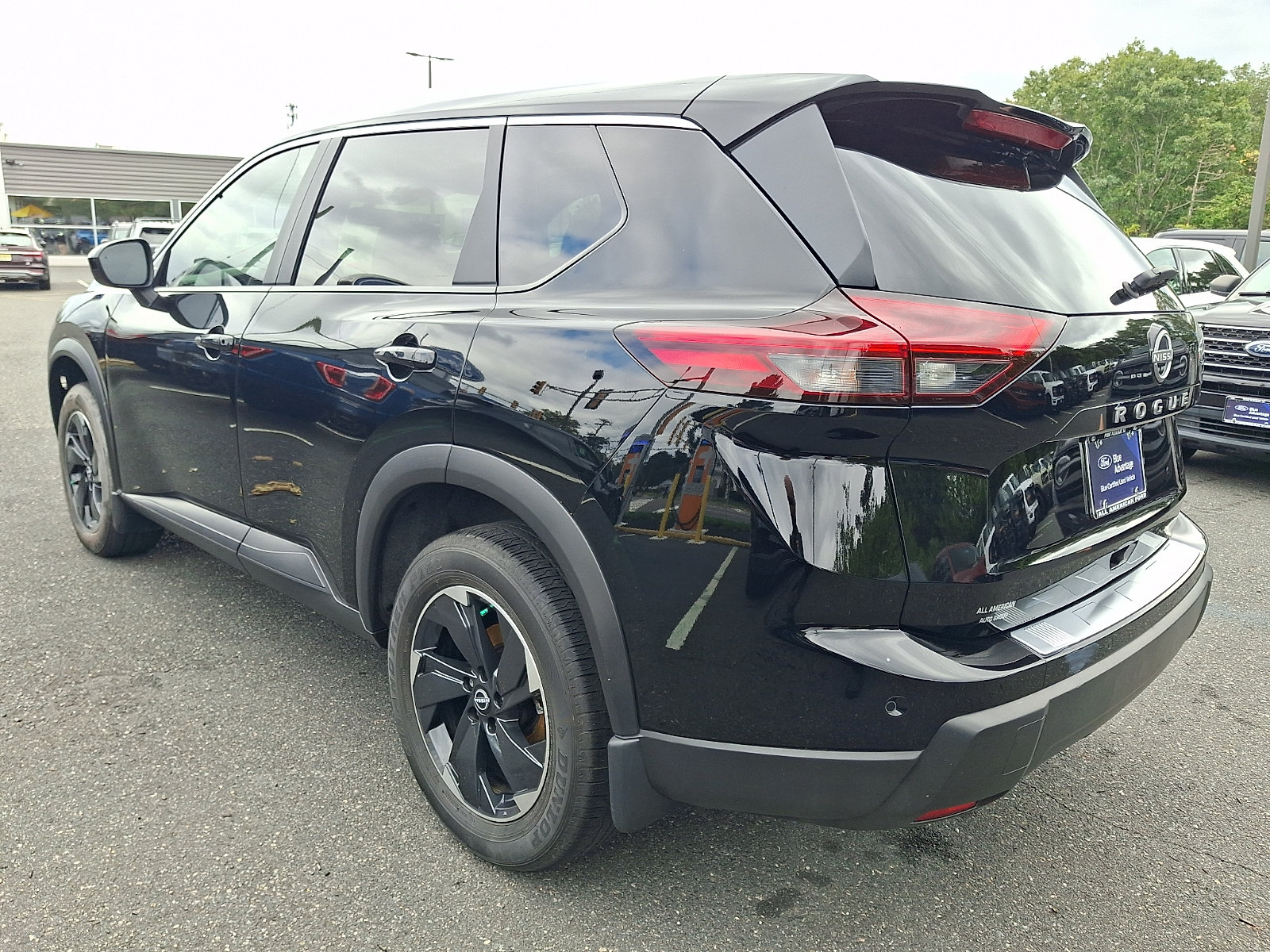 Used 2025 Nissan Rogue SV w/ SV Premium Package FWD image 7