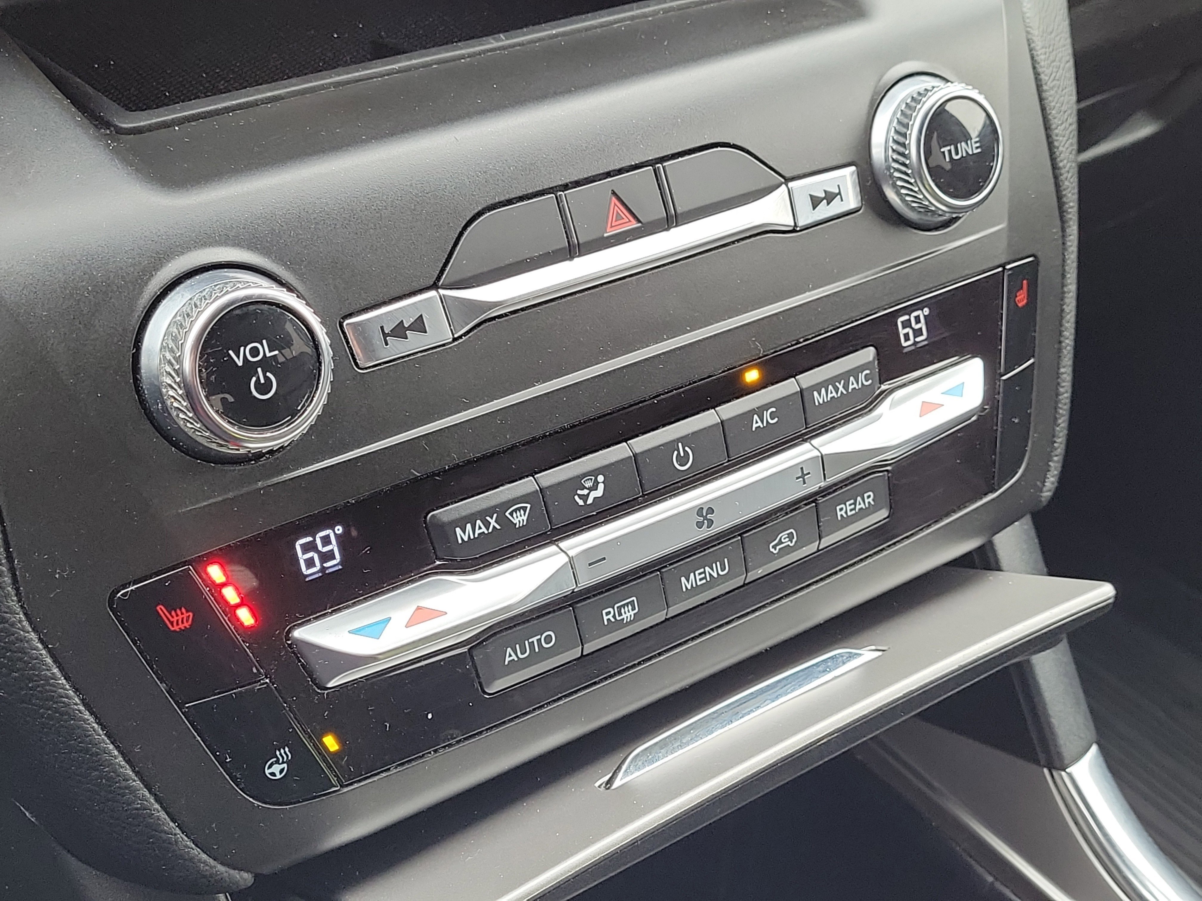 Certified 2020 Ford Explorer XLT w/ Equipment Group 202A image 28