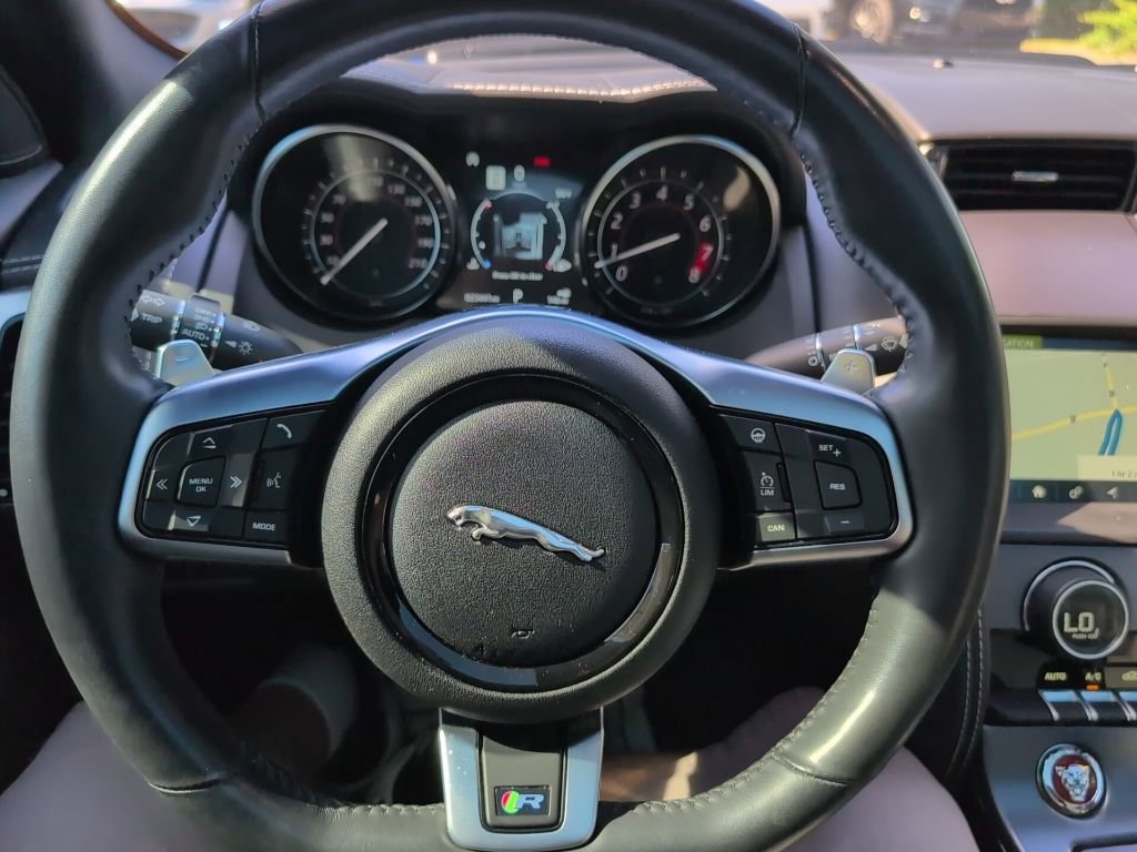 Used 2020 Jaguar F-TYPE R image 13