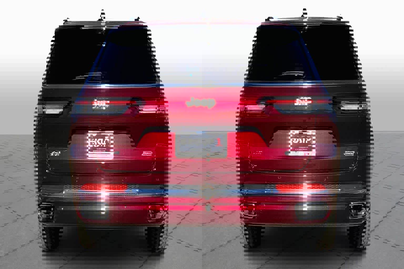 Used 2025 Jeep Grand Cherokee L Overland w/ Luxury Tech Group IV image 4