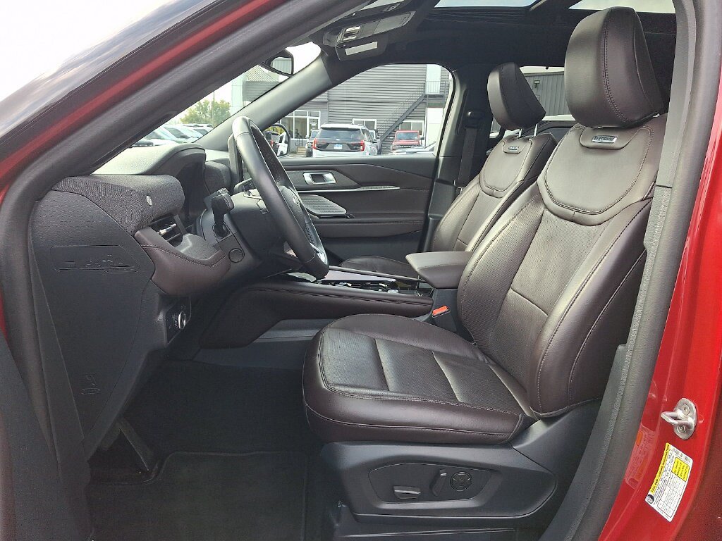 Certified 2025 Ford Explorer Platinum AWD/4WD image 15
