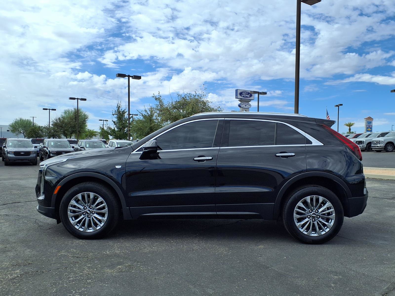 Used 2024 Cadillac XT4 Premium Luxury FWD image 3