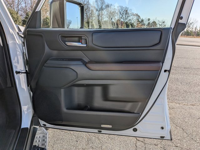 Used 2025 Toyota Land Cruiser image 34