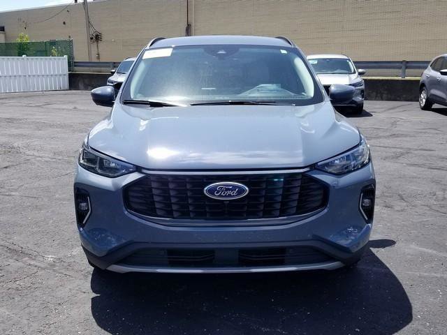 Certified 2023 Ford Escape Platinum w/ Premium Technology Package AWD/4WD image 3