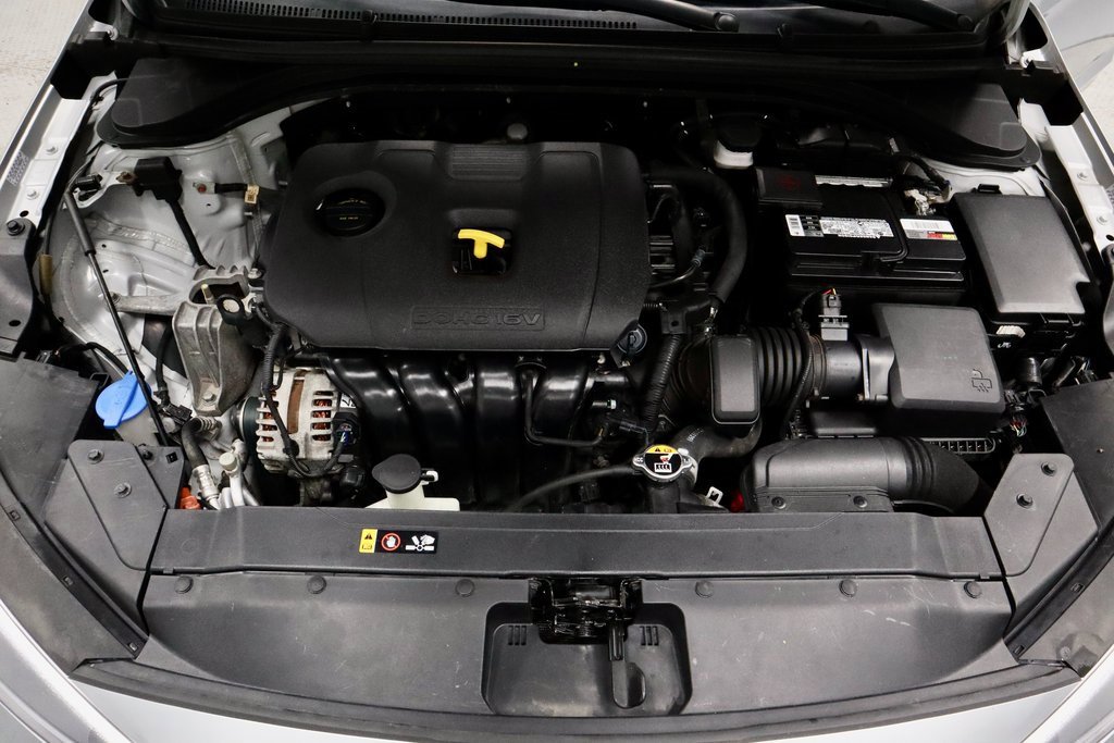 Used 2020 Hyundai Elantra Limited w/ Cargo Package (C1) image 16