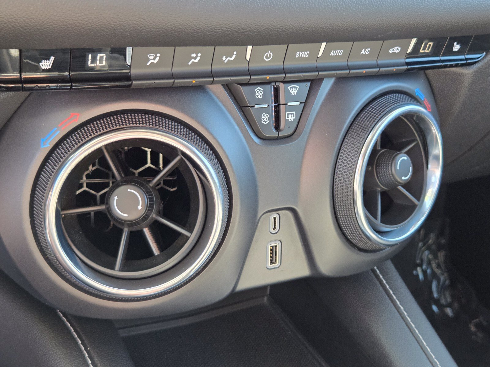 Used 2025 Chevrolet Blazer LT FWD image 22