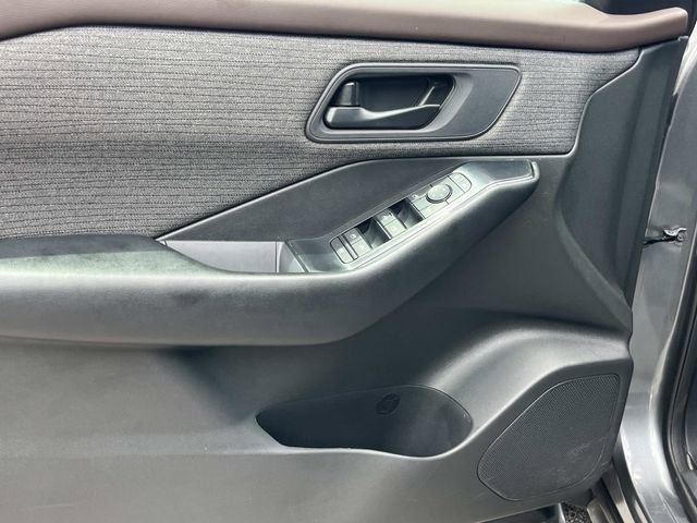 Used 2023 Nissan Rogue S AWD/4WD image 29