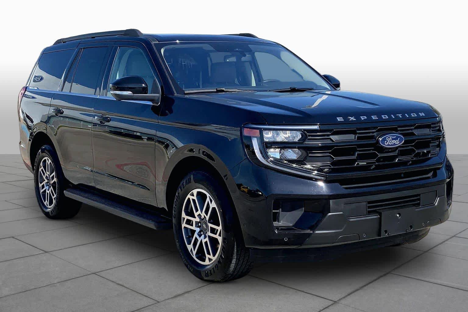 Certified 2025 Ford Expedition Active RWD image 3