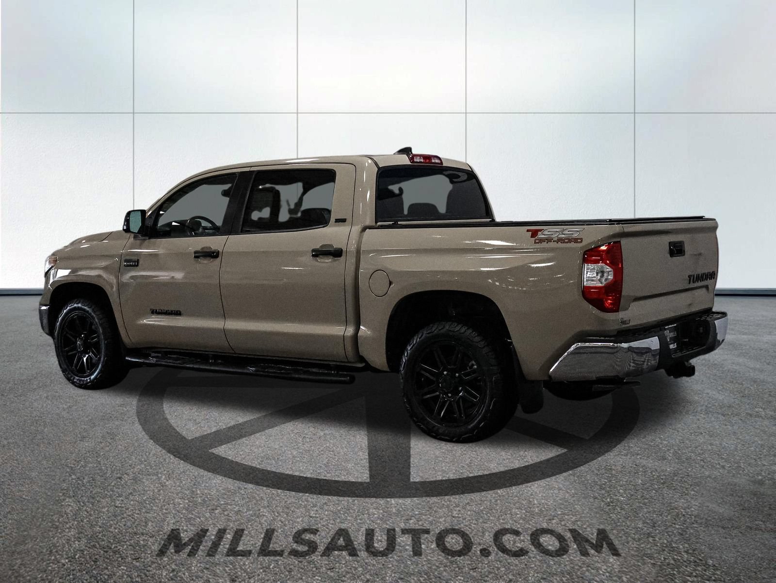 Used 2020 Toyota Tundra SR5 w/ SR5 Leather Package RWD image 4
