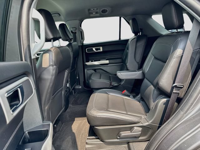 Certified 2022 Ford Explorer XLT w/ Equipment Group 202A AWD/4WD image 31