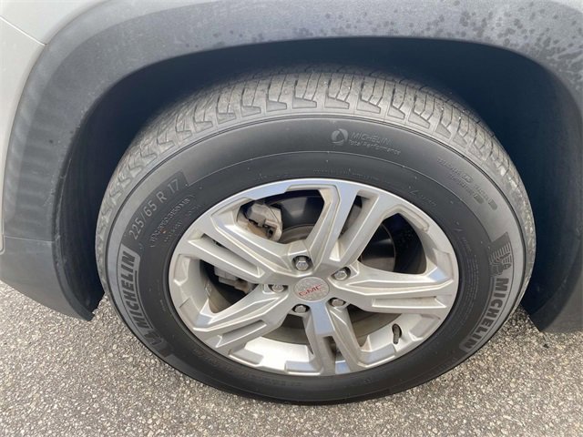 Used 2022 GMC Terrain SLE w/ Driver Convenience Package image 4