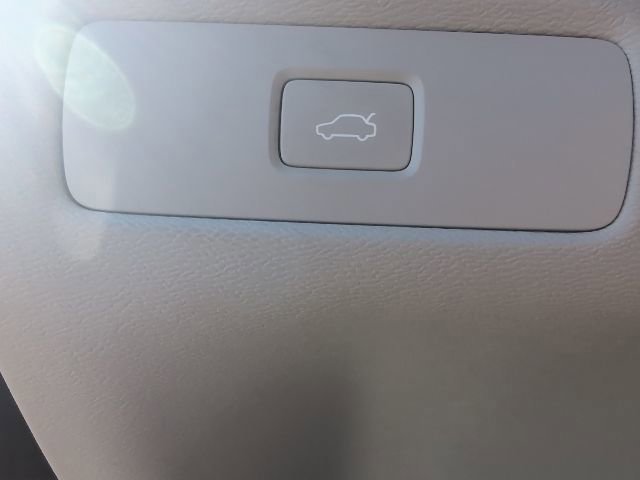 Used 2023 Volvo XC60 B5 Plus image 15