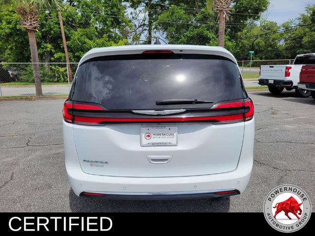 Used 2023 Chrysler Pacifica Touring-L FWD image 5