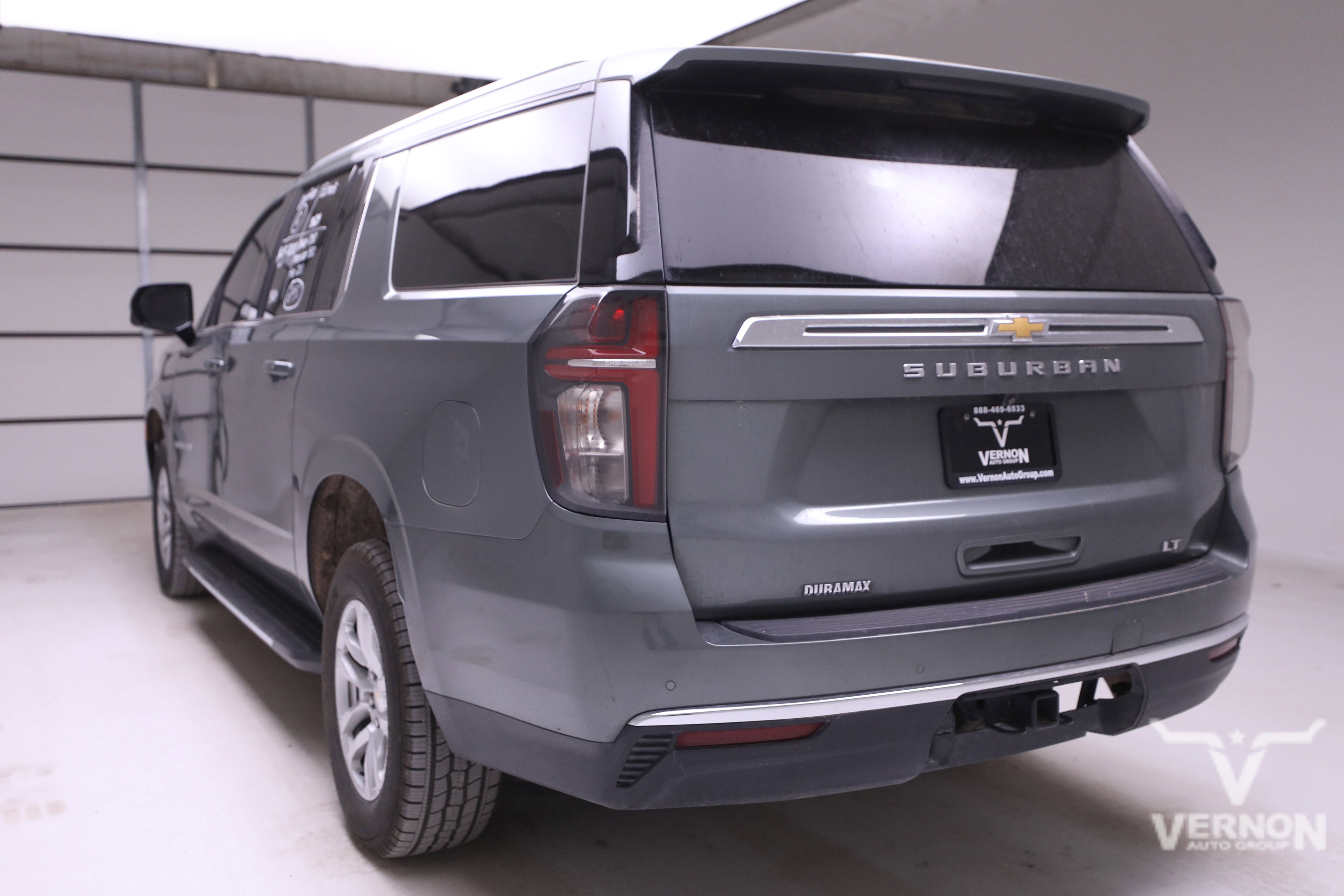 Used 2024 Chevrolet Suburban LT w/ Luxury Package image 2