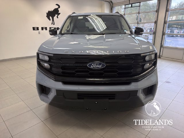 Certified 2025 Ford Expedition Active RWD image 3