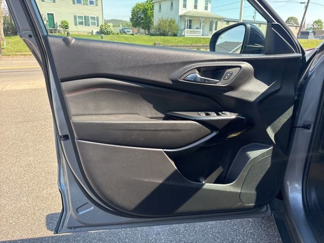 Used 2025 Chevrolet Trax RS w/ Sunroof Package FWD image 15