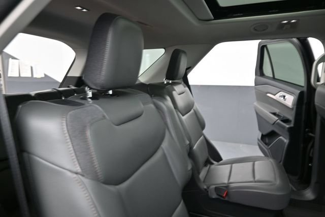 Certified 2025 Ford Explorer Active w/ Active Comfort Package AWD/4WD image 26