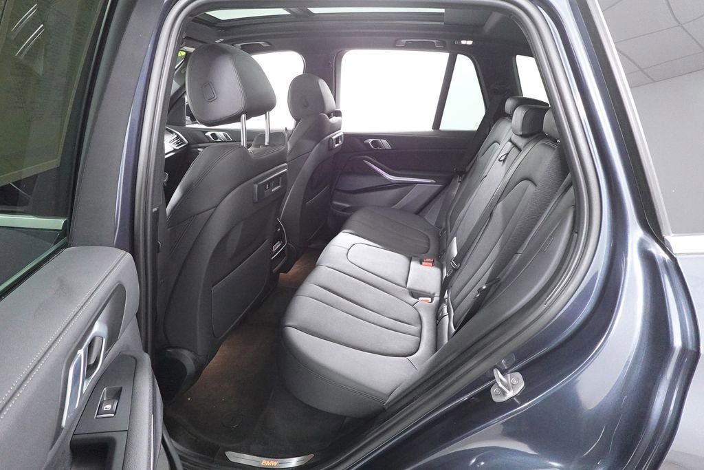 Used 2022 BMW X5 xDrive40i w/ Parking Assistance Package AWD/4WD image 25