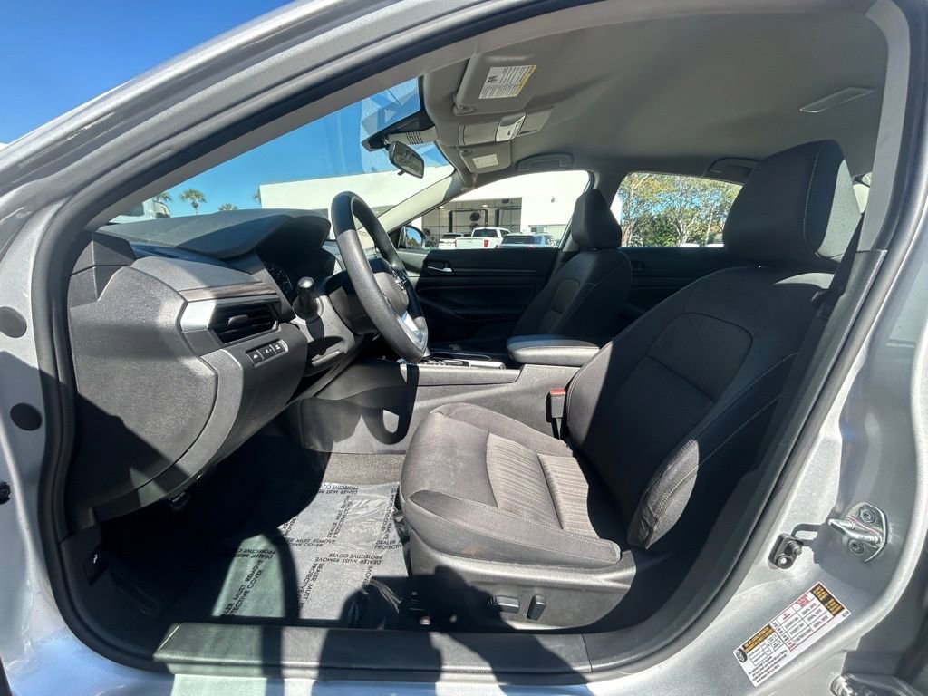 Used 2024 Nissan Altima 2.5 SV image 10