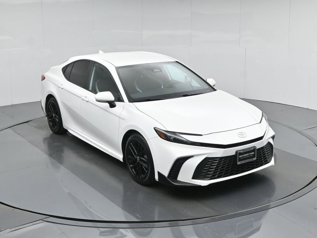 Used 2025 Toyota Camry SE FWD image 40