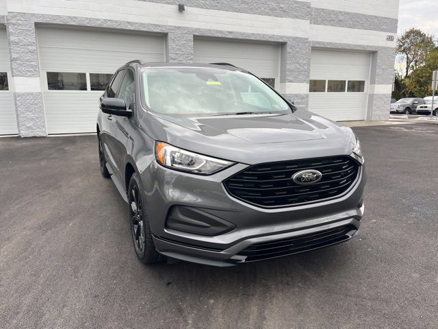 Certified 2022 Ford Edge SE w/ Black Appearance Package image 2
