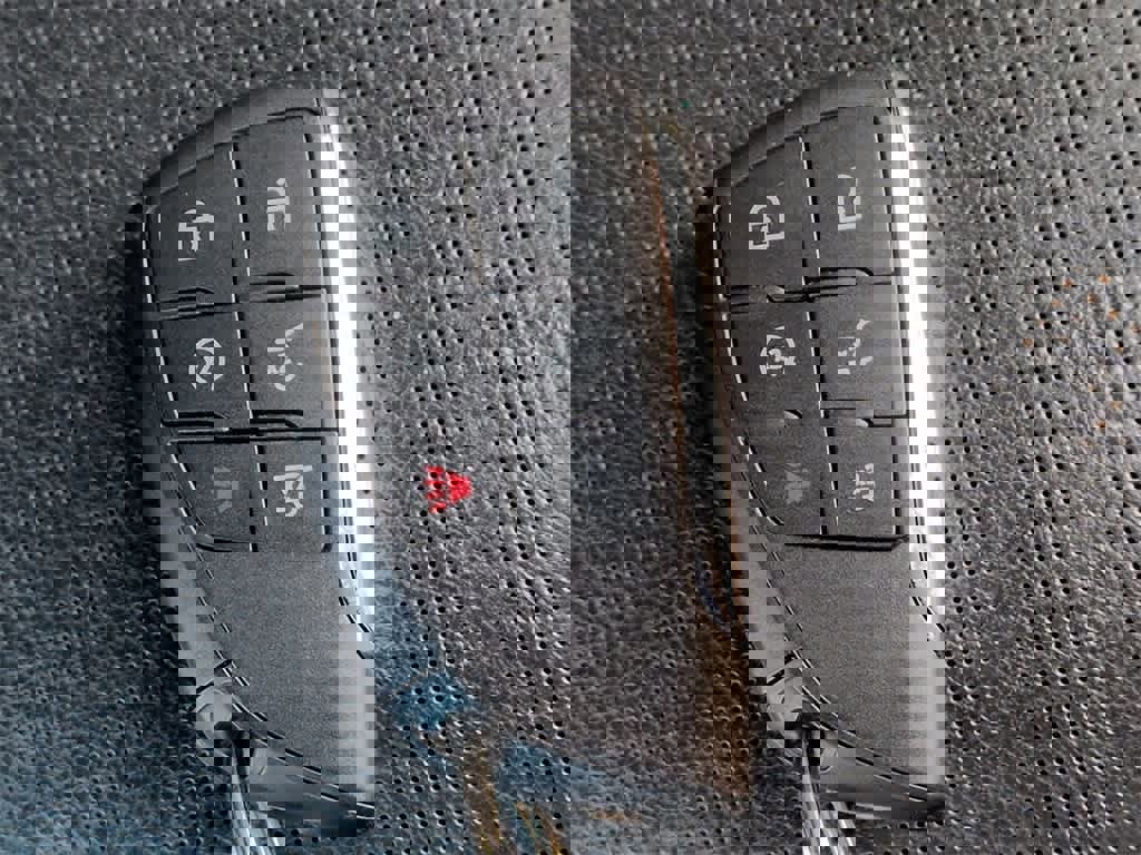 Used 2022 Chevrolet Suburban RST image 35